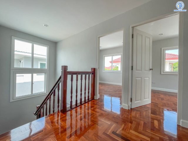 บ้านมือสองตกแต่งใหม่ คุณภาพแบรนด์ LH ม.ชลลดา บางบัวทอง เนื้อที่ 76 ตร.ว. ตกแต่งหรูหรา ฟังก์ชันจัดเต็ม 3 ห้องนอน 2 ห้องน้ำ จอดรถได้ 2 คัน พร้อม Facilities ครบ! บนทำเลคุณภาพ เชื่อมต่อได้หลายเส้นทาง ใกล้เซ็นทรัลเวสต์เกต และรถไฟฟ้า "สถานีบางพลู"